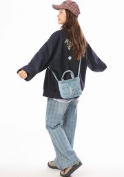 レディースデニムミニショルダーバッグ ウォッシュド加工 ポケットデザイン - 画像 (3)