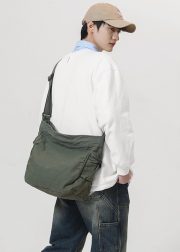 ユニセックスキャンバスショルダーバッグ ウォッシュド加工 大容量 通学・通勤対応 - 画像 (4)