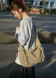ユニセックスキャンバスショルダーバッグ 収納力抜群 リラックスカジュアル 通学対応 - 画像 (19)